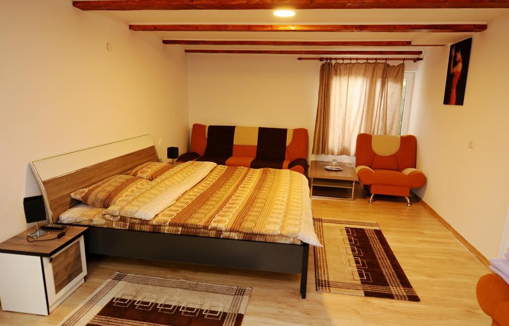Route 66 Hotel Hateg Ruang foto